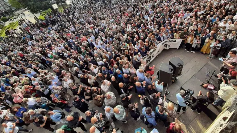 Concentraci&oacute;n en Lugo esta sexta feira contra a moci&oacute;n de censura (Foto: N&oacute;s Diario)