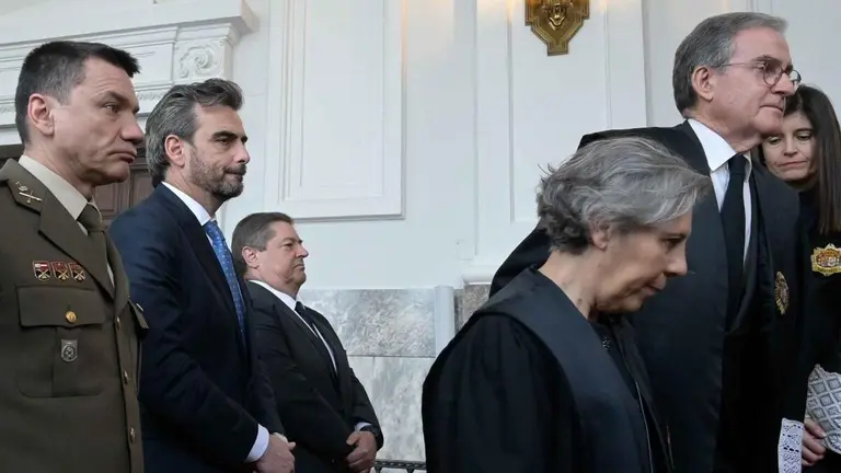 Diego Calvo (segundo pola esquerda) e Azucena Recio (en primeiro plano) o 6 de marzo de 2026. (Foto: Xunta da Galiza)