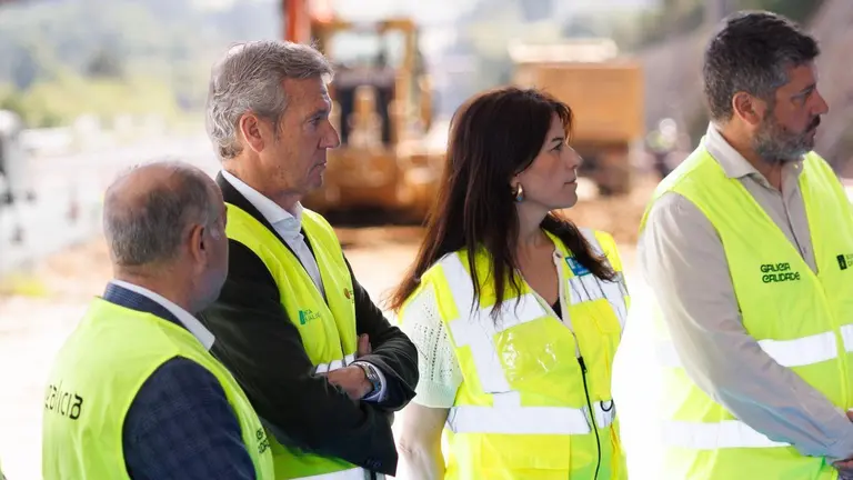 Alfonso Rueda e Mar&iacute;a Mart&iacute;nez Allegue, en Rois, esta terza feira. (Foto: Xunta da Galiza)