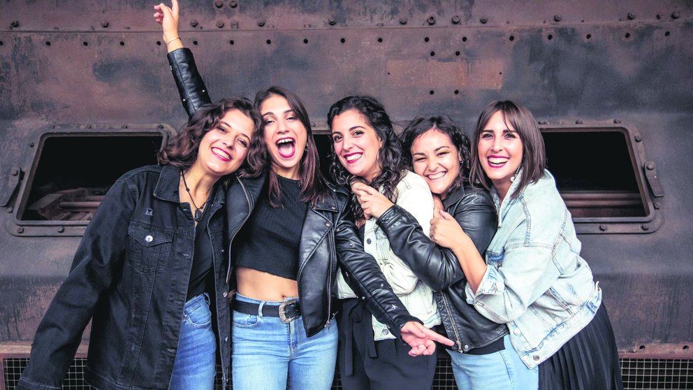 Andrea, Estela, Inés, Marcela e Xiana son A banda da Loba.