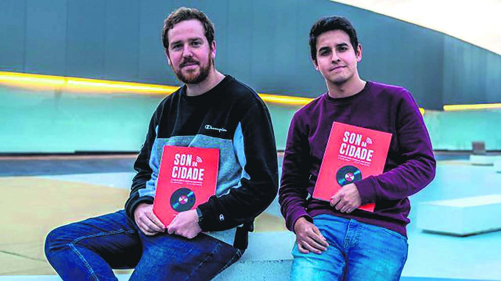 Pablo Vázquez e Denis Carballás, os autores do libro.