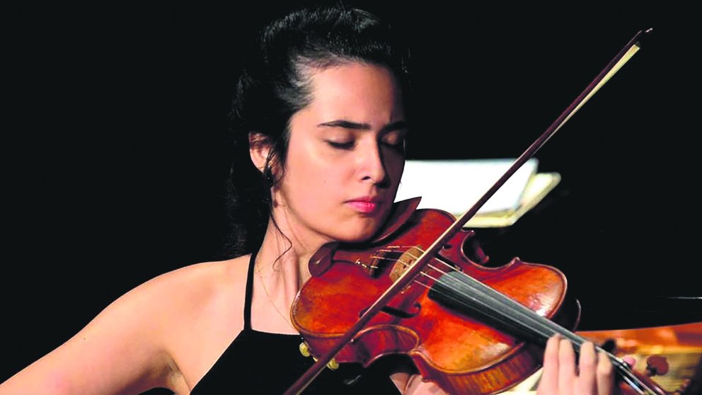 A violinista Ilgın Top.