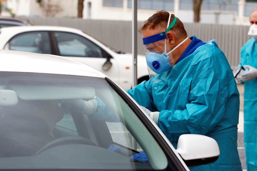 Probas de detección de coronavirus nos coches (Imaxe: Europa Press)
