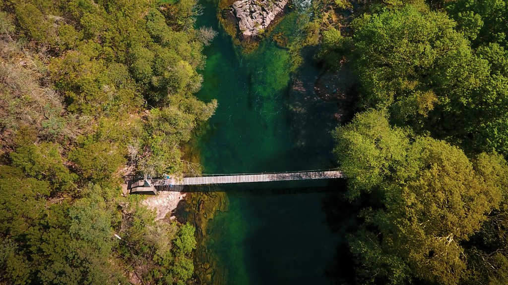 A ponte colgante de Soutomaior no río Verdugo. (Foto: Nós Diario)