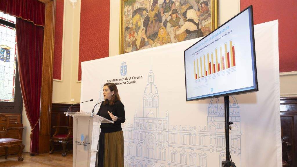 A alcaldesa da Coruña, Inés Rei, hoxe, en rolda de prensa. (Foto: Andy Pérez)
