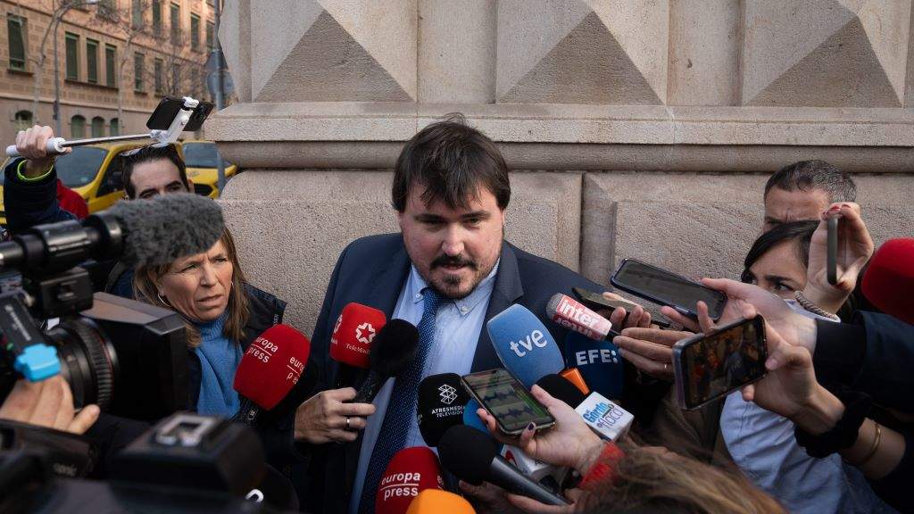 David Sáenz, un dos avogados da vítima de Dani Alves, á saída da Audiencia de Barcelona esta quinta feira. (Foto: David Zorrakino / Europa Press)