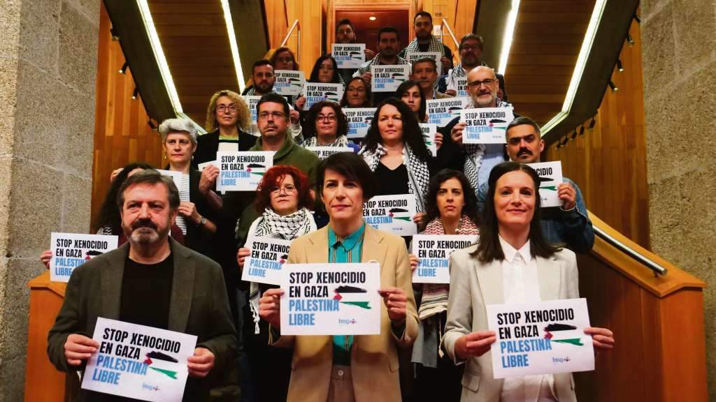 Os deputados e deputadas do BNG apoiaron hoxe o pobo palestino no Parlamento. (Foto: Nós Diario)
