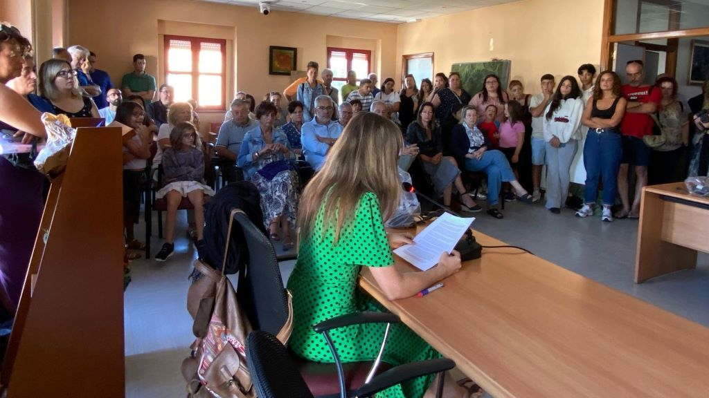 Pleno extraordinario na Pobra do Brollón para abordar os recortes no ensino. (Foto: Xosé Gago).