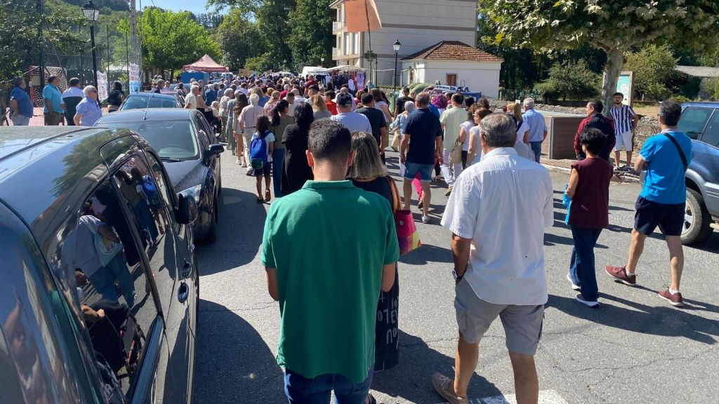 Manifestación na Pobra do Brollón contra os recortes no ensino e o cumprimento de ratios. (Foto: Xosé Gago).