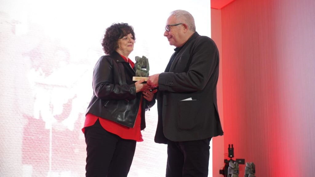 Ánxela Loureiro recibe o Premio 10 de marzo. (Foto: CCOO)