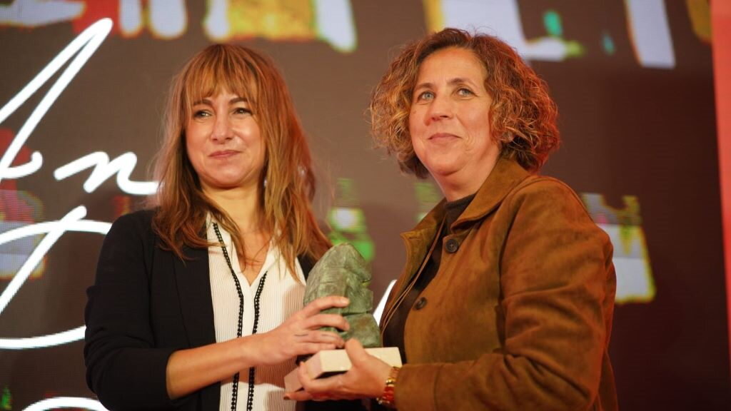 Ana Pardo de Vera recibe o Premio 10 de marzo. (Foto: CCOO)