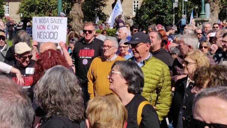 Manifestantes saíndo da Alameda compostelá. (Foto: Nós Diario)