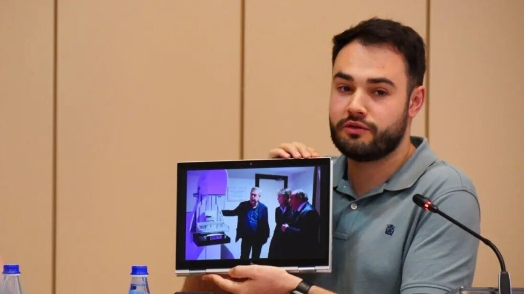 O deputado do BNG Iago Suárez, a pasada quinta feira no Parlamento galego. (Foto: Nós Diario)