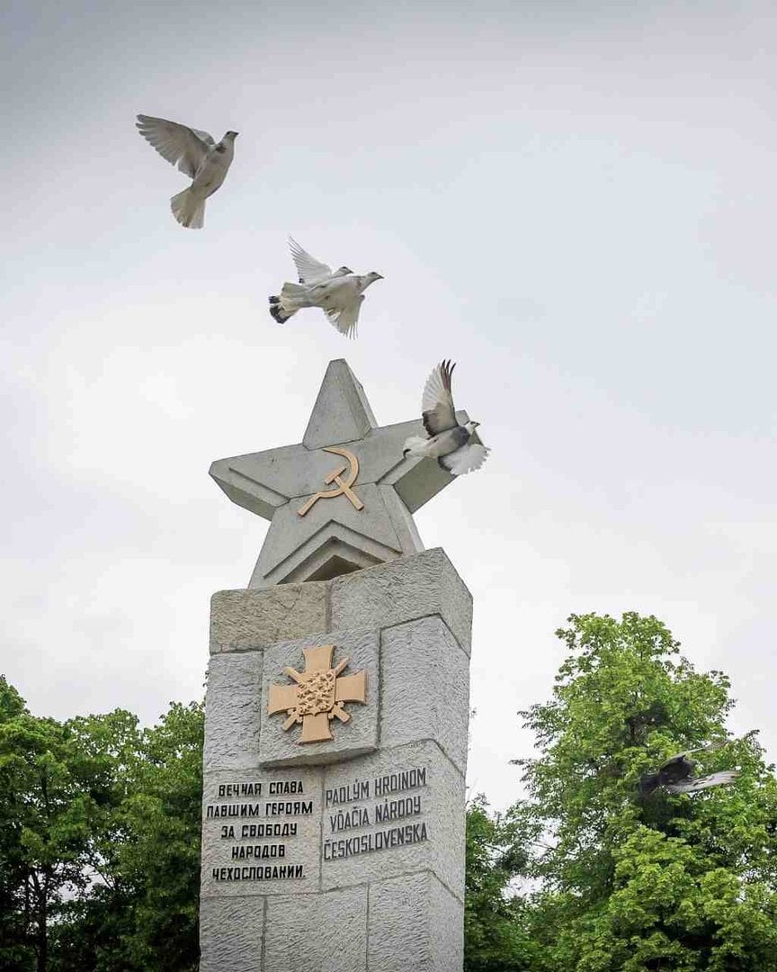 Monumento no cemiterio dos soldados do Exército Vermello en Michalovce, no leste de Eslovaquia. (Foto: Robert Fico)