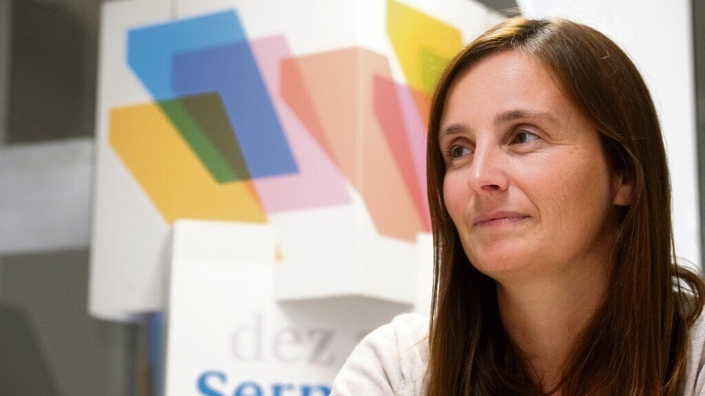 A secretaria nacional da CIG-Ensino, Laura Arroxo, na redacción de 'Nós Diario'. (Foto: Arxina)