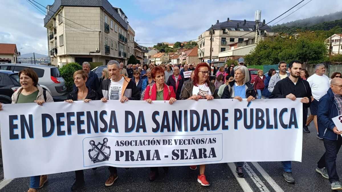 Manifestación até a rotonda de acceso á ponte de Rande, o pasado mes de setembro, para exixir o retorno das urxencias a Moaña. (Foto: Nós Diario)