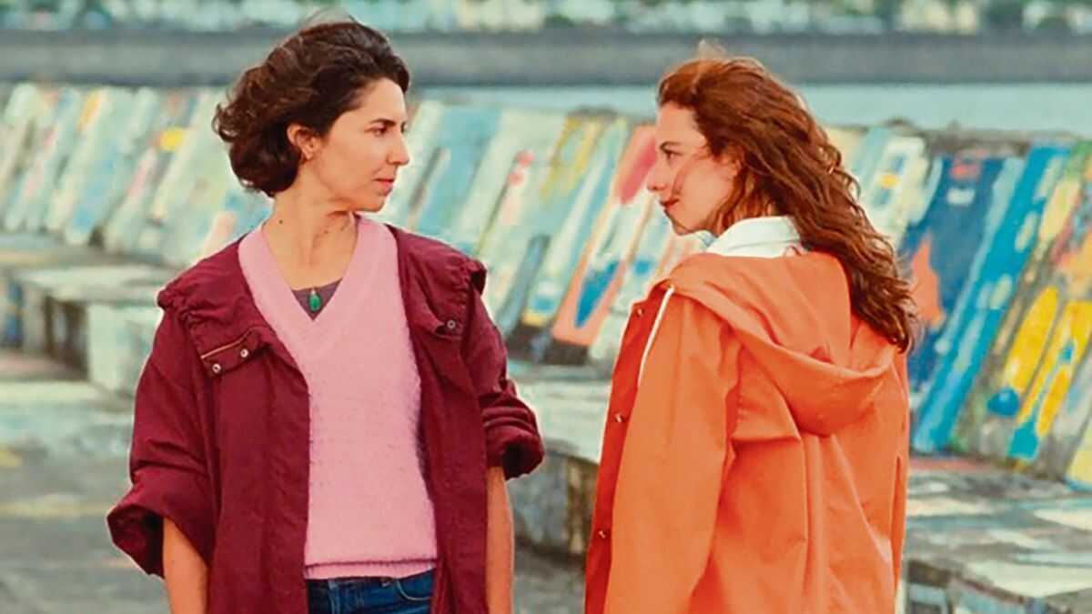 Irene Escolar e Agustina Muñoz en 'Ariel'.  (Foto: Filmika Galaica)