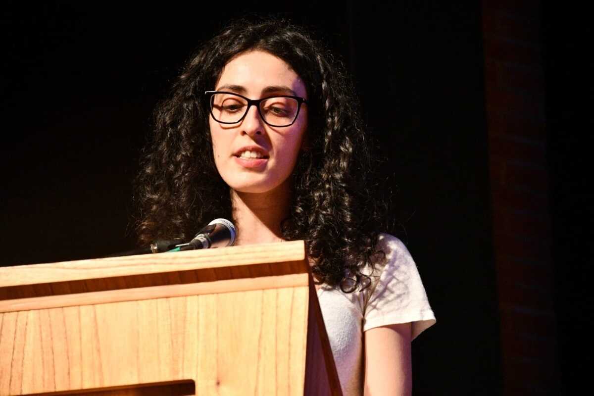 Intervención de Amanda Rei Castro, responsábel do Departamento de Relacións Internacionais da CIG. (Foto: Nós Diario)